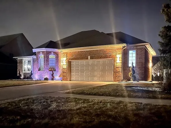 45053 Riverwoods Dr, Macomb, MI 48044