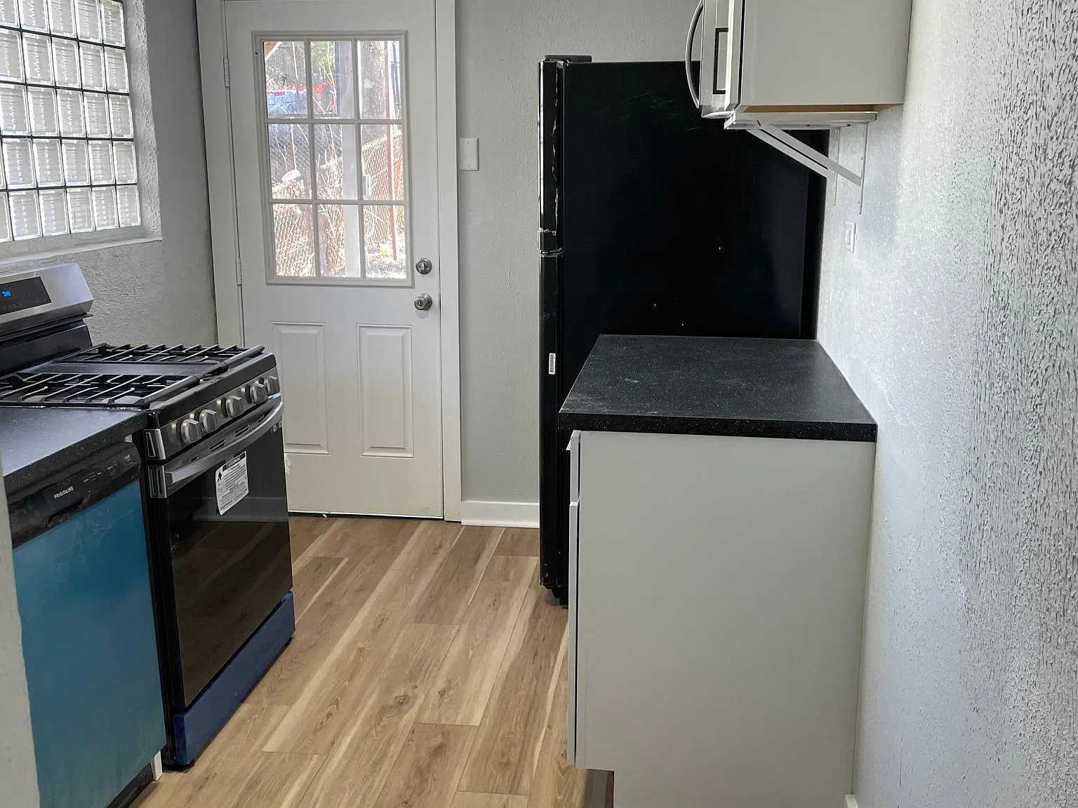 904 Gibson St — Photo 3