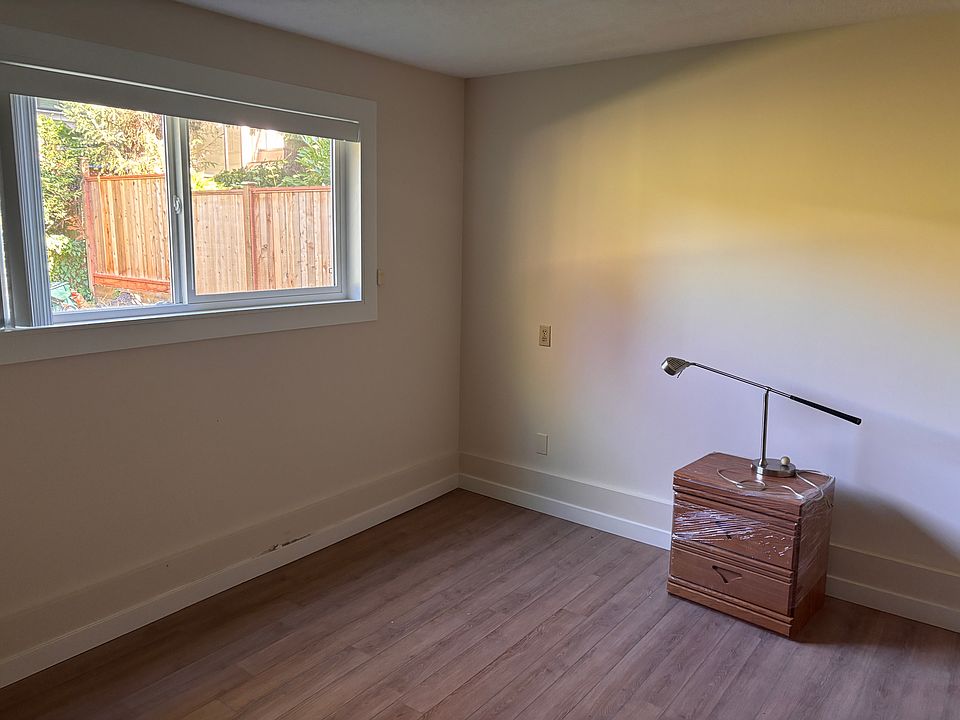 2nd image of 3566 Springthorne Cres