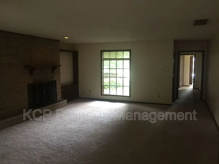 4802 S South Cir #U — Photo 4