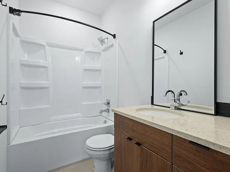 Laurel Apartments — Photo 7