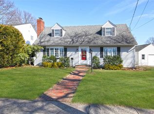 286 Little Whaleneck Rd, Merrick, NY 11566