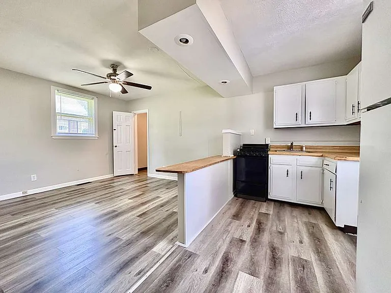 1202 W 7th St — Photo 10