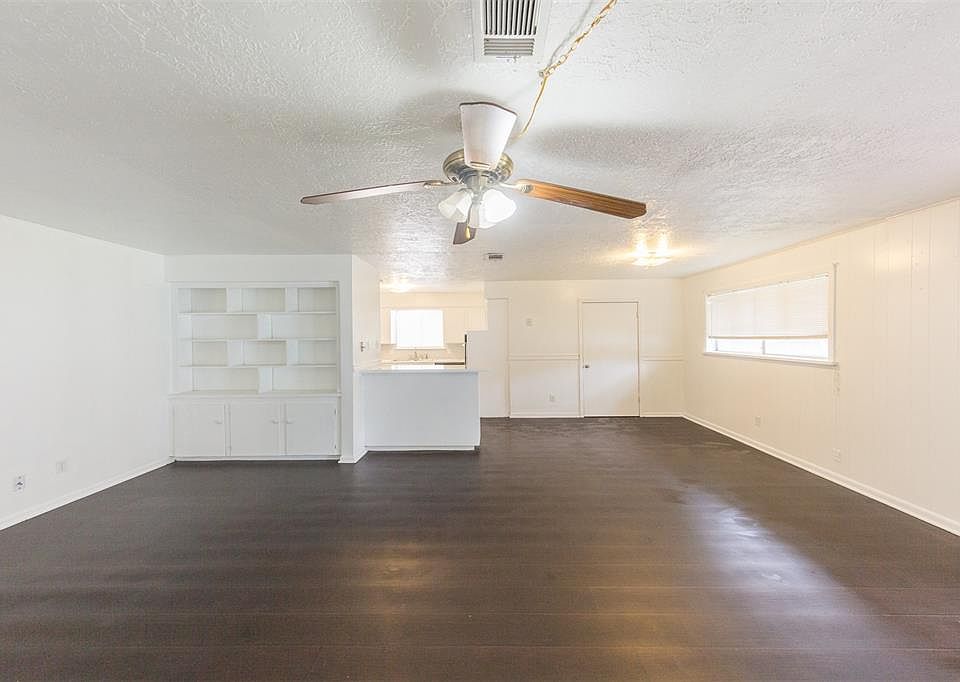 1st image of 2719 Mulberry Ln
