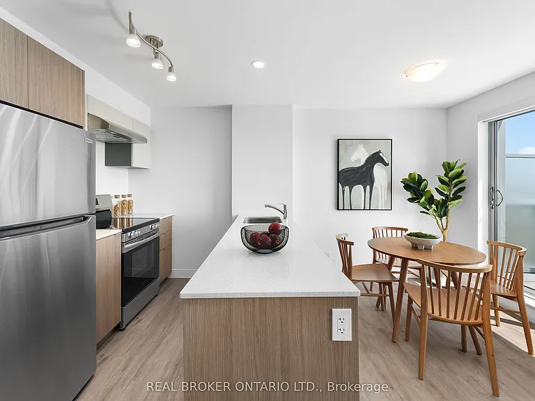 100 Manett Cres #209 — Photo 3
