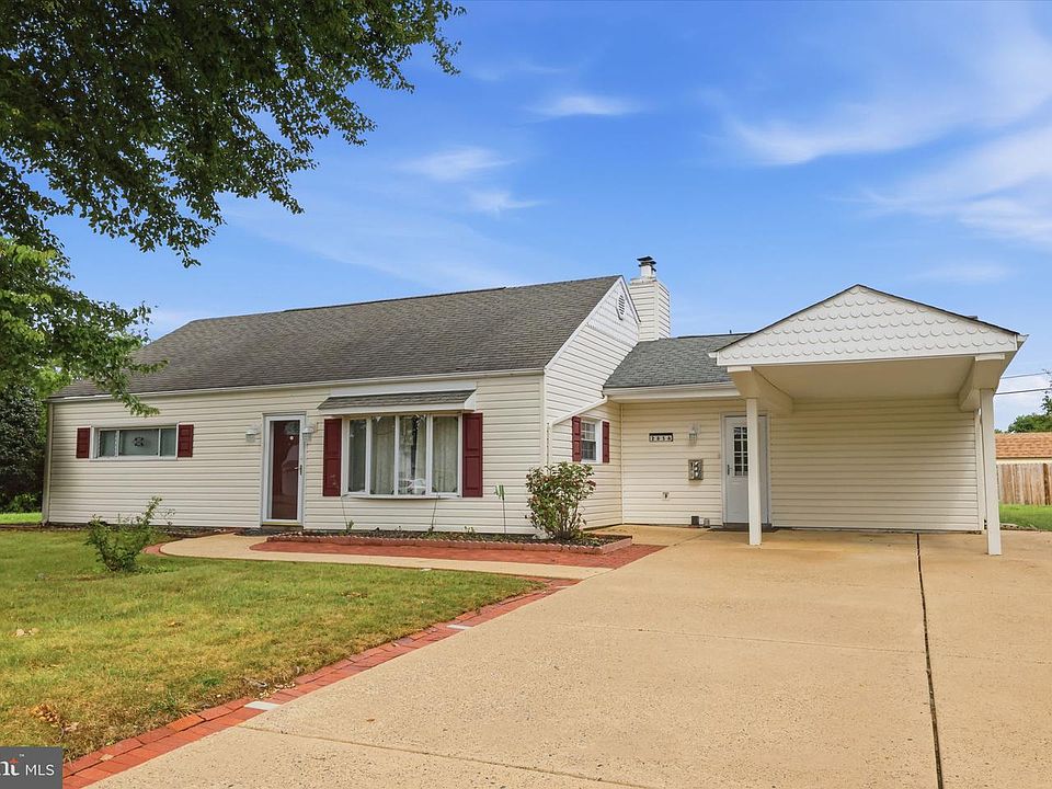 1st image of 2856 Colmar Ave