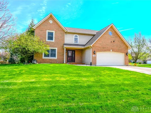 790 Chaucer Ln, Tipp City, OH 45371