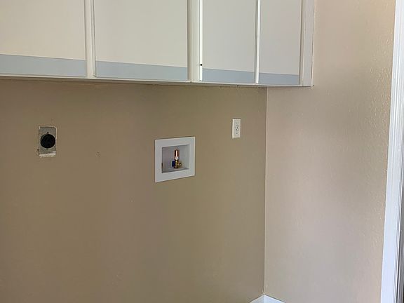 4th image of 1039 Bismarck Rd