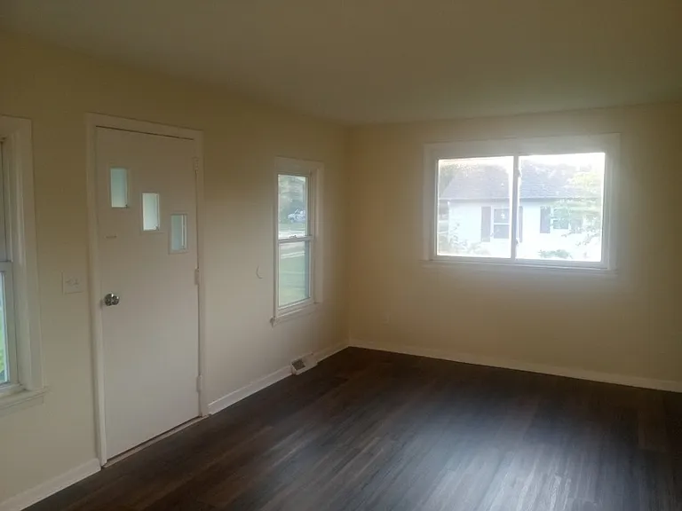 1816 Howard St — Photo 3