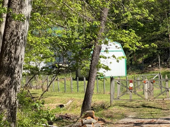 1040 Stone Dr, Saint Albans, WV 25177