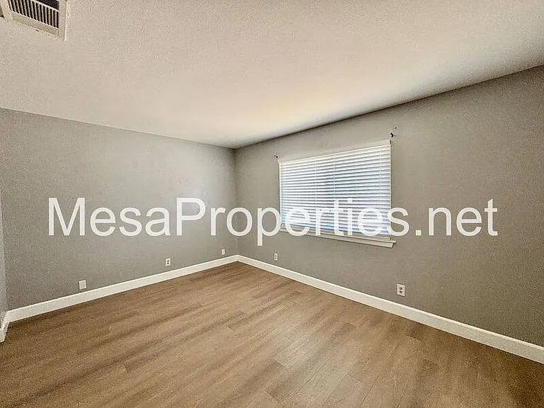 16327 Seneca Rd — Photo 12