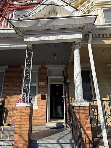 317 York St Photo 1