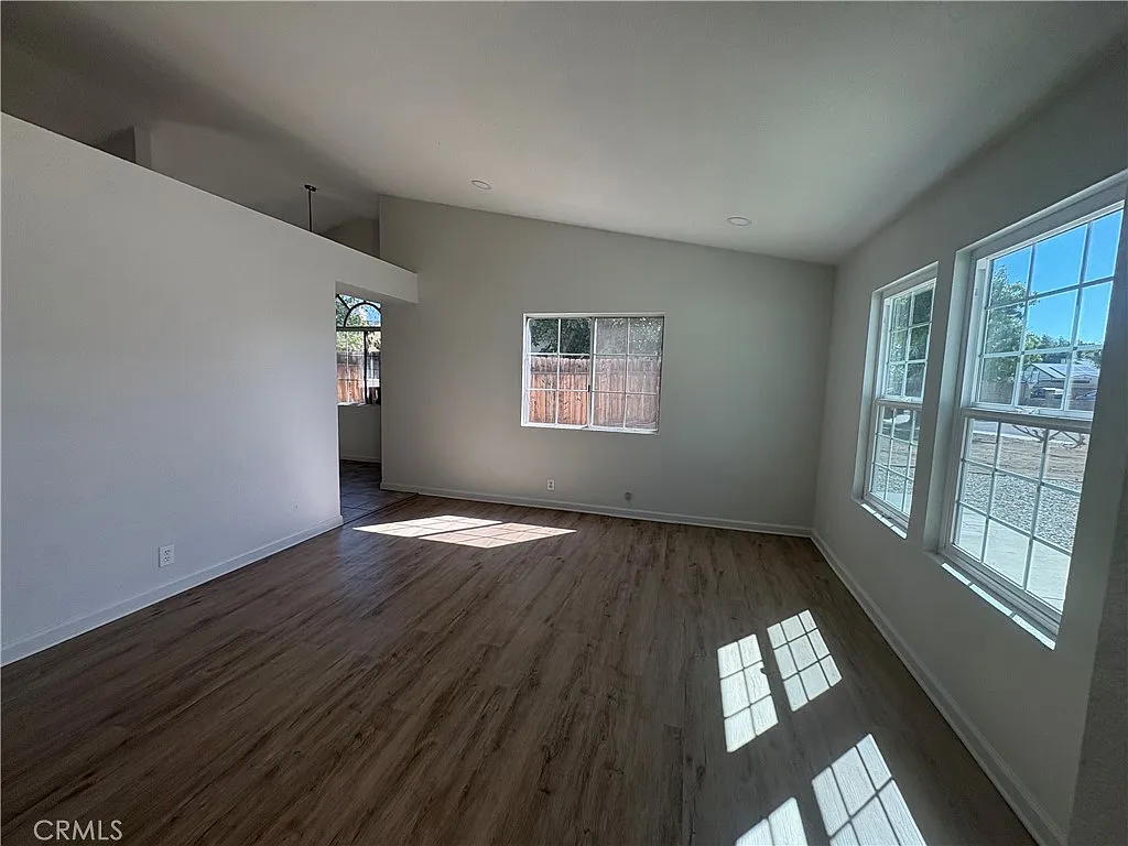 4 bed, 2.0 bath, 1944 sqft, $2,950 — Photo 3