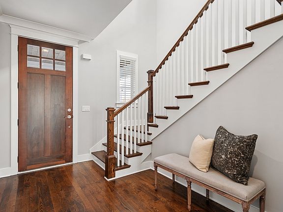 4th image of 395 McAdoo Ave