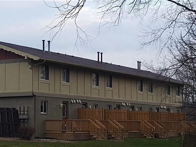 1012 Turner Dr — Photo 3