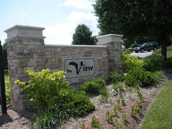 3 bed, 2.5 bath, 1972 sqft, $2,250 — Photo 2