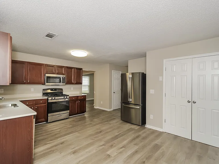 1037 Summer Cypress Dr — Photo 8