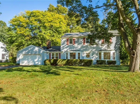 8 Salem Ct, Fairport, NY 14450