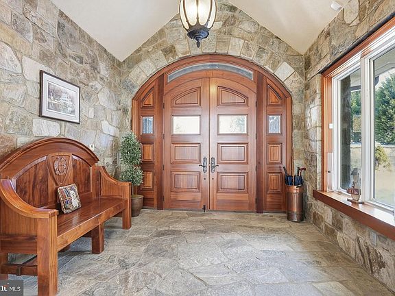 3rd image of 11940 River Rd