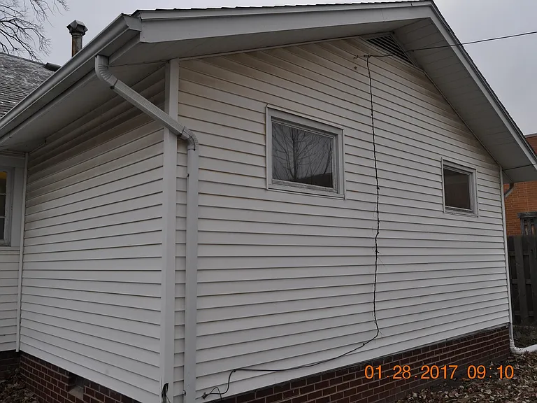 805 Robinson St — Photo 3