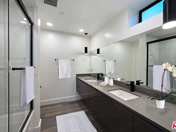 4th image of 10947 Hartsook St Penthouse 3