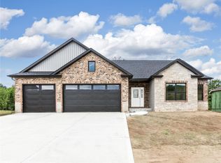 204 Stonebridge Bluff Dr, Maryville, IL 62062