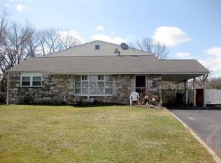 219 W County Line Rd, Hatboro, PA 19040