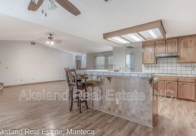 1635 Crom St — Photo 16