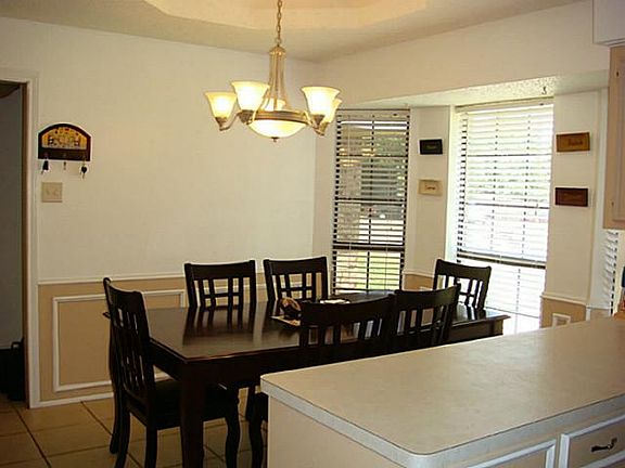 3rd image of 130 Windsor Dr