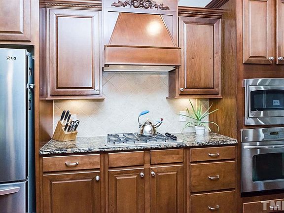 5th image of 1124 Golden Star Way