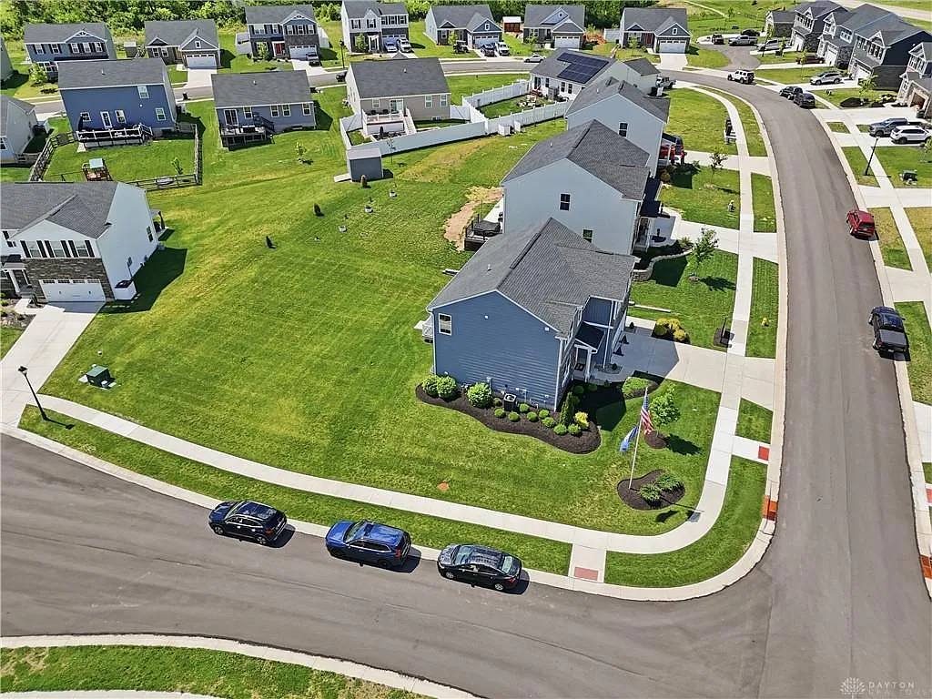 4 bed, 2.5 bath, 2200 sqft, $3,000 — Photo 4