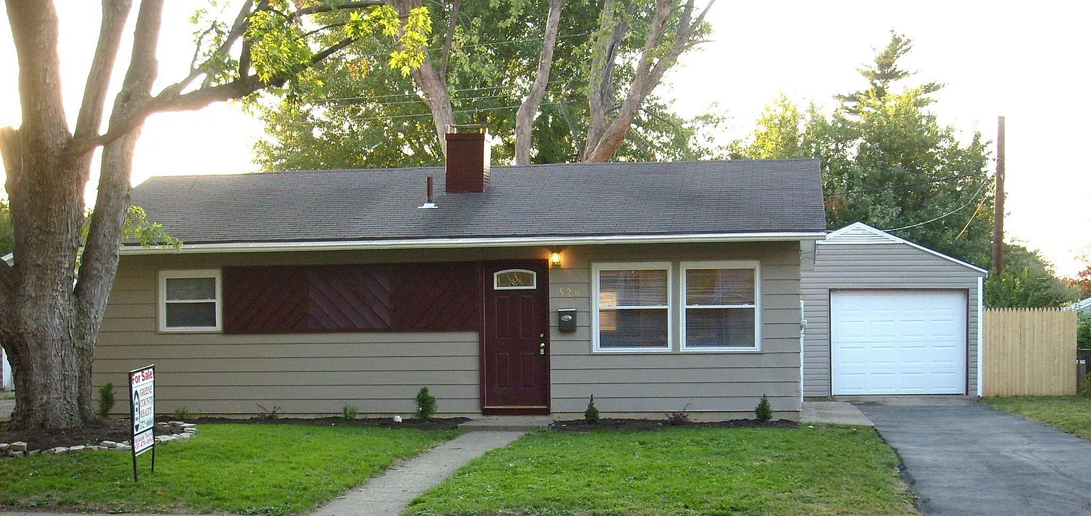 526 Antrim Rd photo 1