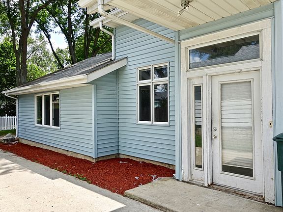 4th image of 210 S Nichols Ave