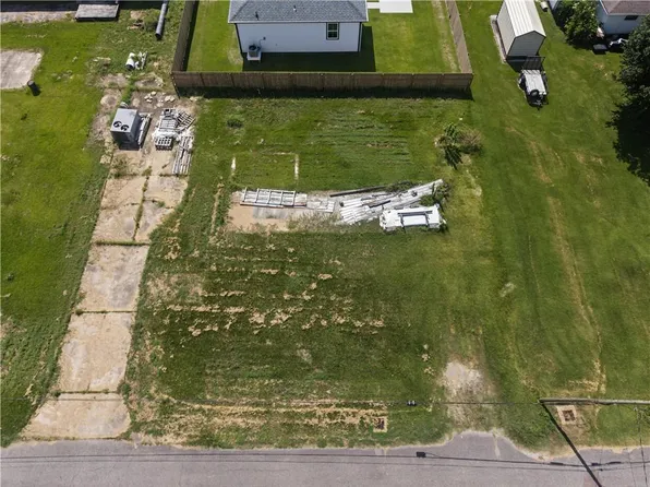590 W Hoover St, Destrehan, LA 70047