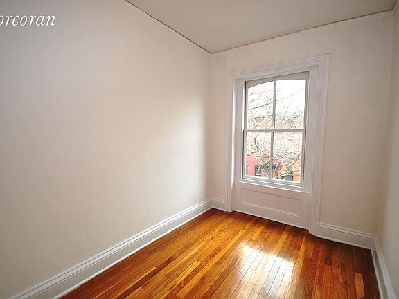 5th image of 101 Saint James Pl #2