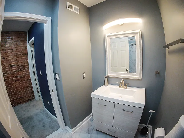 819 N Montford Ave — Photo 8
