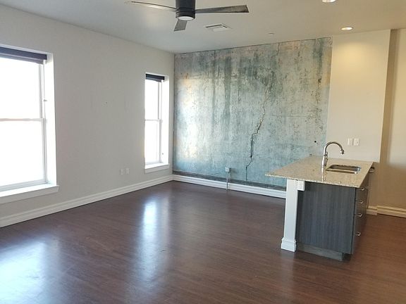 Preserved feature wall in LvgRm.