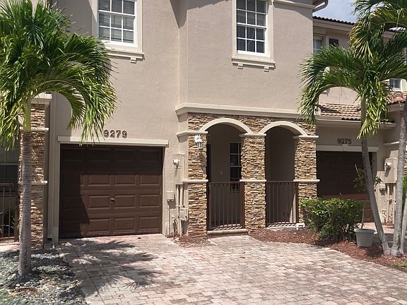 3rd image of 9279 SW 219th St