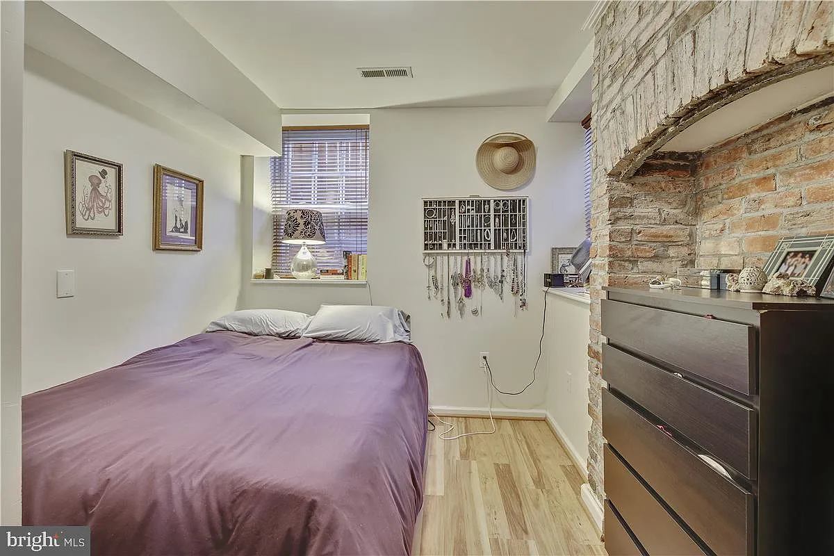 1 bed, 1.0 bath, 2100 sqft, $1,650 — Photo 3