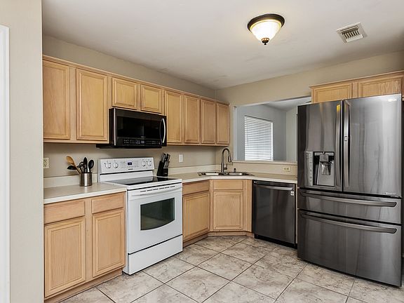 2nd image of 1008 Waterview Dr