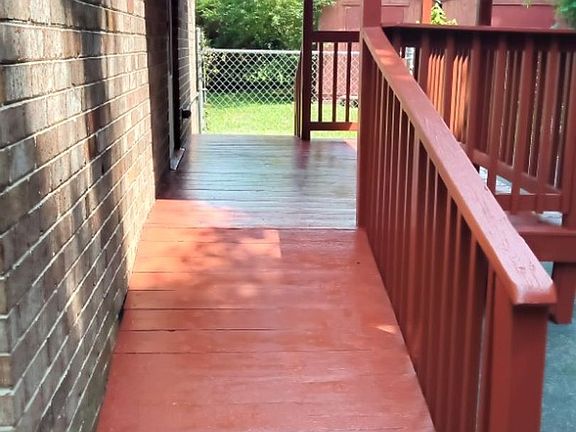 3rd image of 211 Camelot Ct