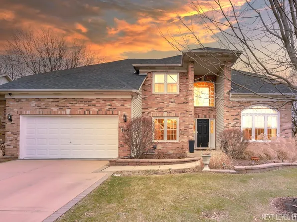 125 Alderwood Ln, Aurora, IL 60504