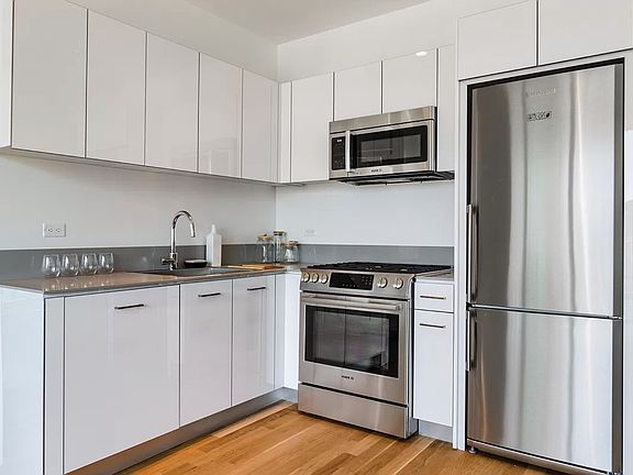 5th image of 22-22 Jackson Ave #Penthouse 7