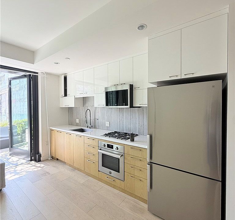 1st image of 400 S Broadway Ave #726