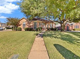 18 Equestrian Ct, Mansfield, TX 76063