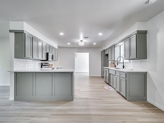 5th image of 5361 Lakeview Dr