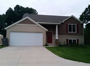 12700 Triple Oak Dr NE, Lowell, MI