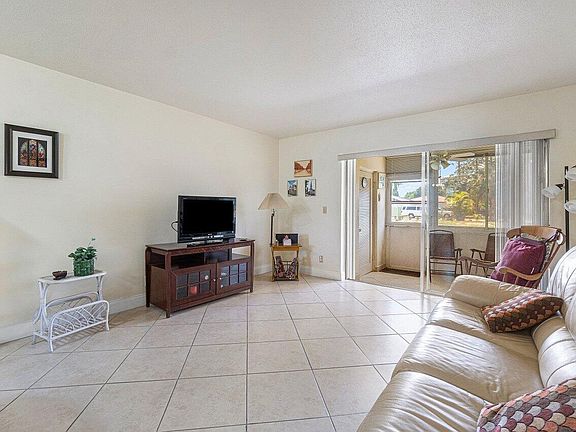 5th image of 2936 Crosley Drive E #A