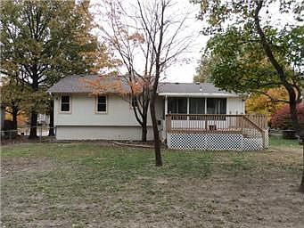 3rd image of 8602 Linda Ln