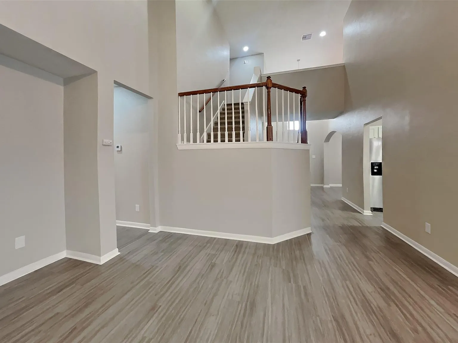 4 bed, 2.5 bath, 3028 sqft, $2,550 — Photo 3